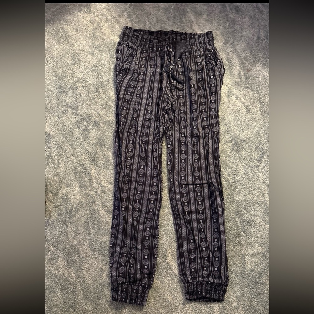 Woman’s casual jogger pants- large